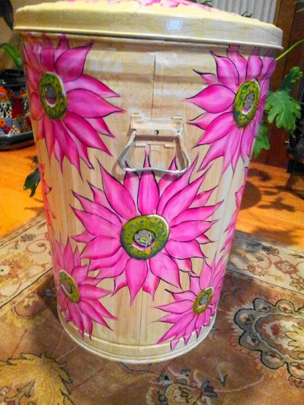 20 Gallon Medium Linen Wash, Large Fuchsia Daisies w/Sparkle Centers, Black Outlined - Image 5