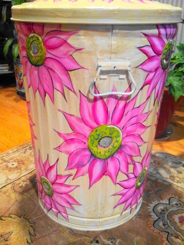 20 Gallon Medium Linen Wash, Large Fuchsia Daisies w/Sparkle Centers, Black Outlined - Image 4