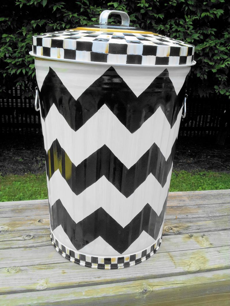 20 Gallon black & white large zig zag, checked lid rim & can base, gold band. The Painted Can