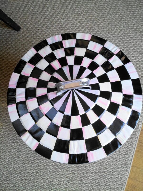 Top view of lid with white and black checks