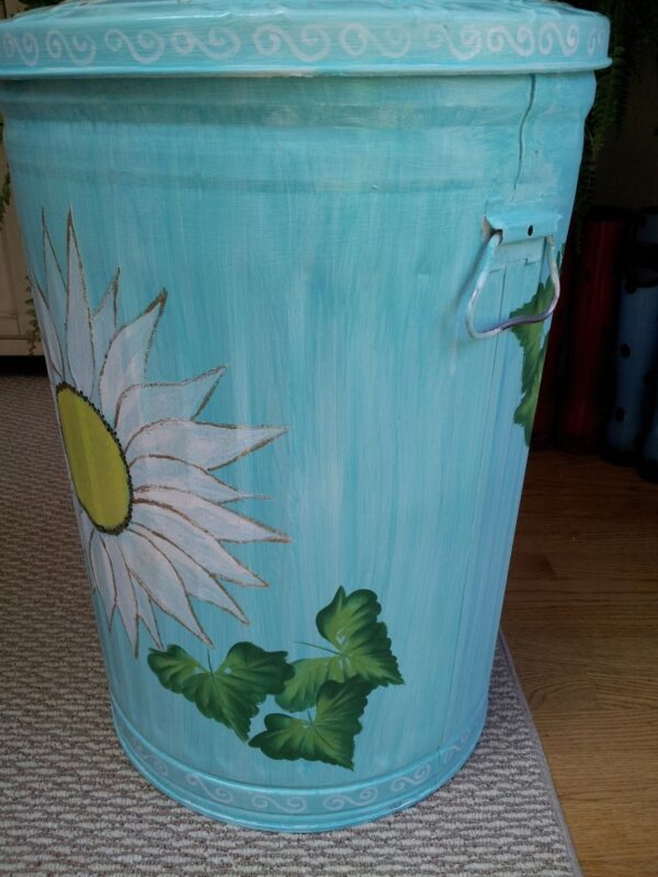 20 Gallon Calypso Wash with Large White Daisies, Sparkle Outline, Greenery - Image 4