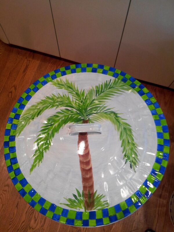 A can cover with a coconut tree design