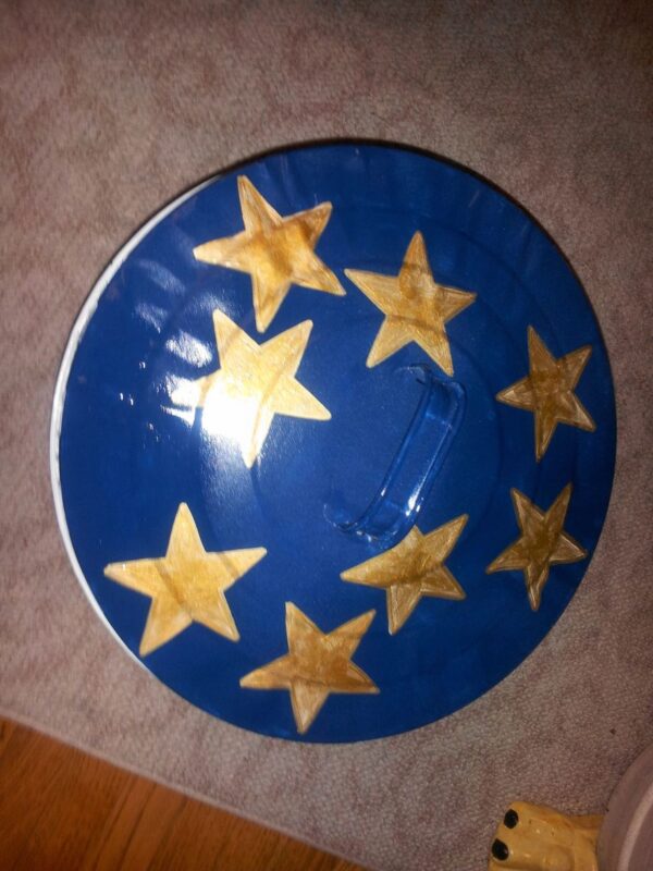 Navy Lid with Gold Stars.