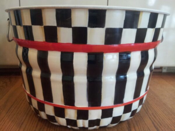 Side View of the Black and White Check Stripe Can Image