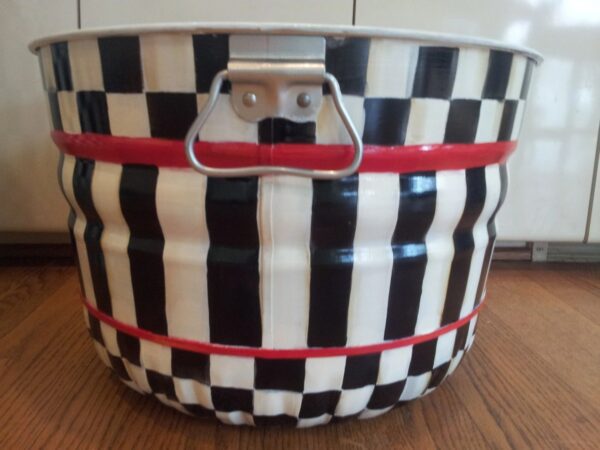 Black and White Check Stripe With Coral Banding Can Image