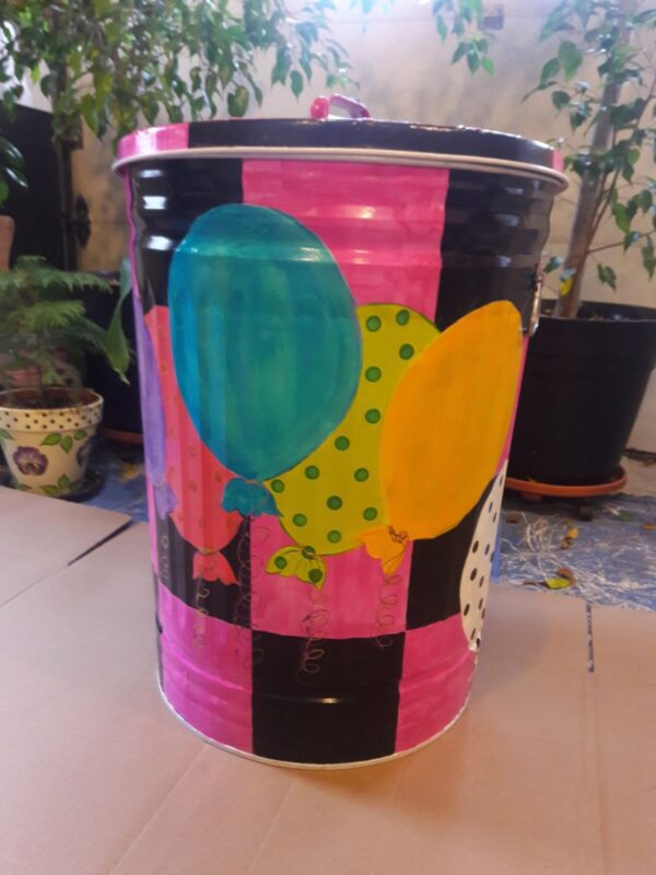 Side View of the Multi Color Balloons Painted Can Image