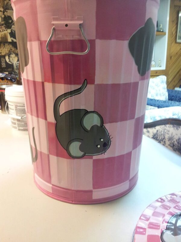 A can with light and dark pink squares and mice